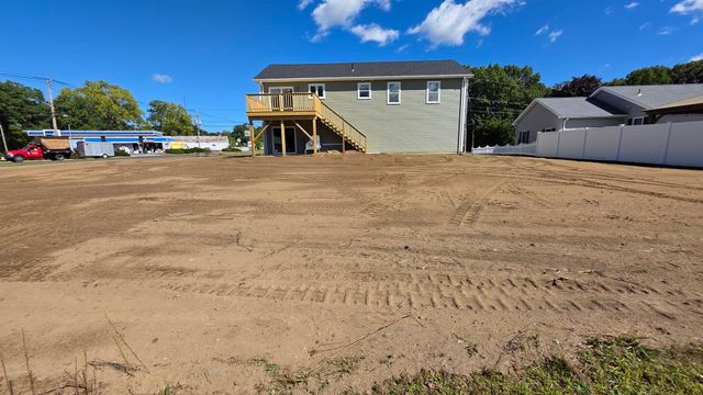 12 Willow St, Chicopee, MA 01020