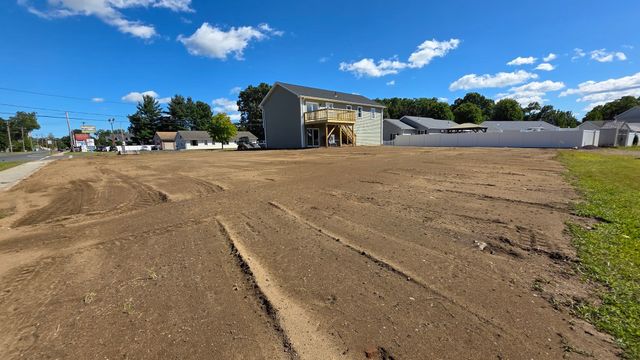 12 Willow St, Chicopee, MA 01020