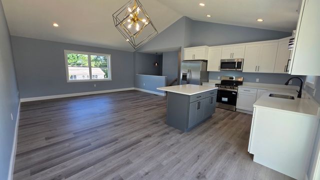 12 Willow St, Chicopee, MA 01020