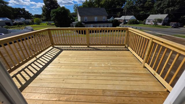 12 Willow St, Chicopee, MA 01020