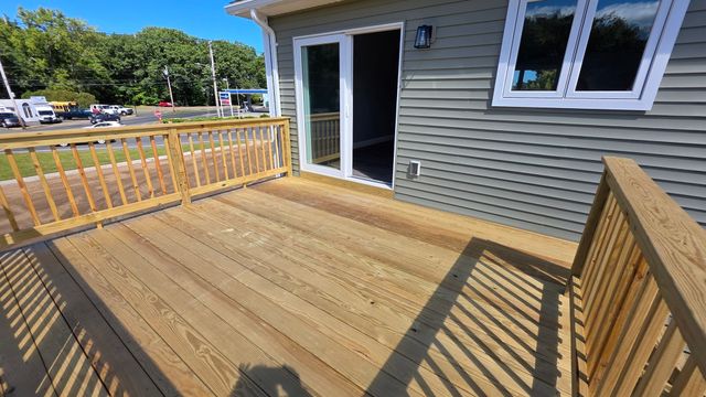 12 Willow St, Chicopee, MA 01020