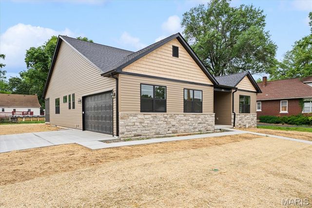406 W Laurel Street, Millstadt, IL 62260