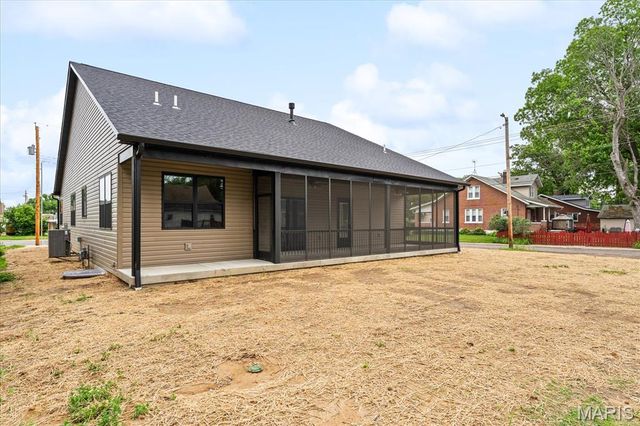 406 W Laurel Street, Millstadt, IL 62260
