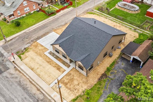 406 W Laurel Street, Millstadt, IL 62260