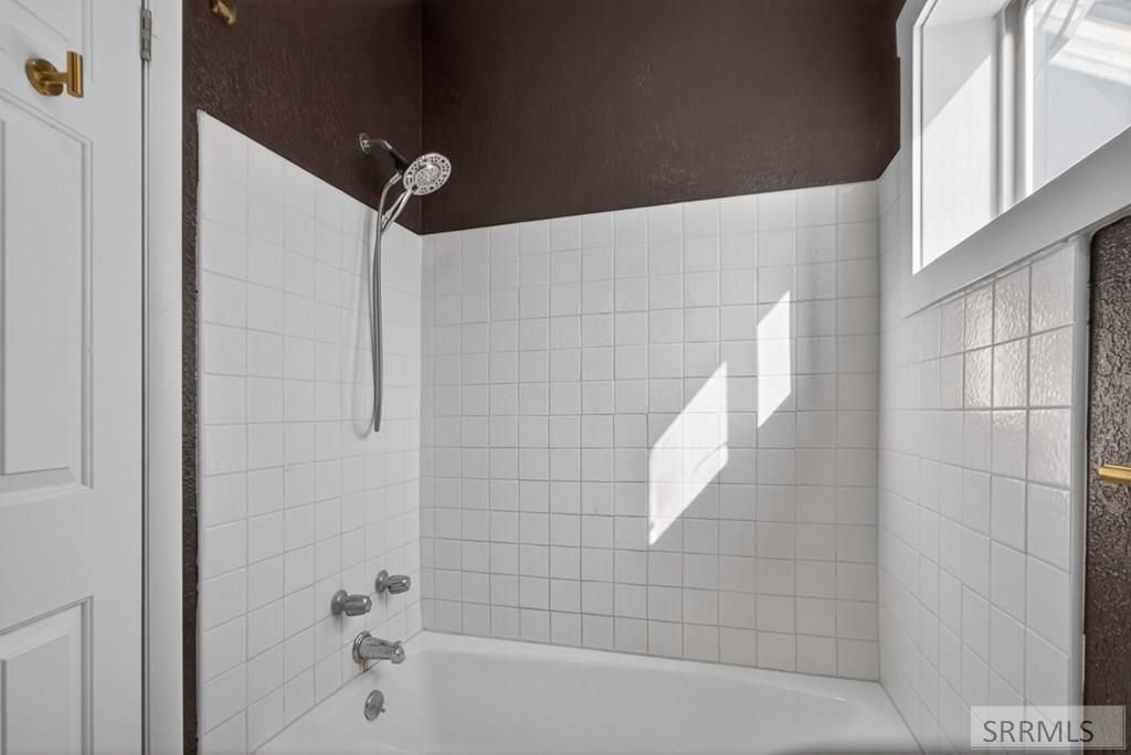 Image 13 of property listing at 221 Madison, American Falls, ID 83211