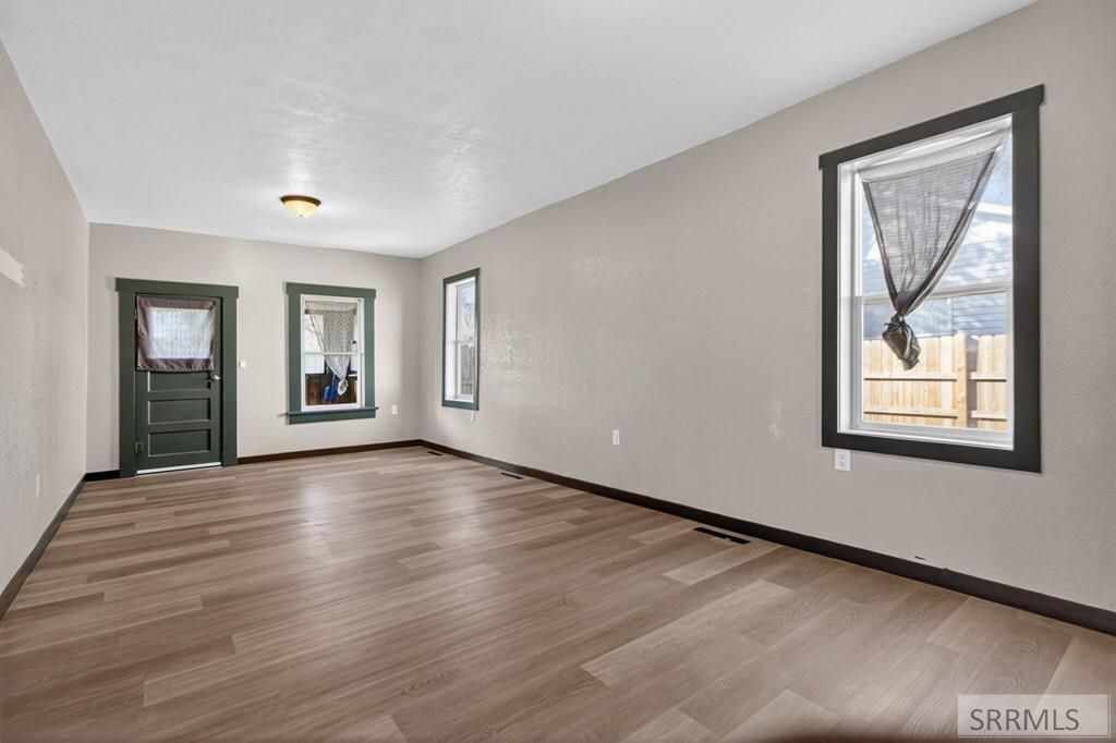 Image 5 of property listing at 221 Madison, American Falls, ID 83211