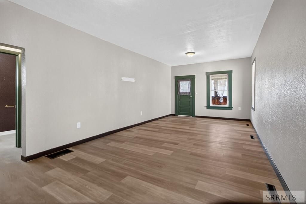 Image 6 of property listing at 221 Madison, American Falls, ID 83211