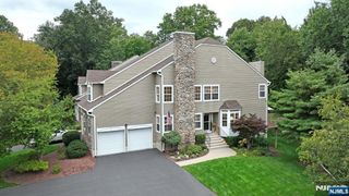 8 Hunter Road, North Haledon, NJ 07508