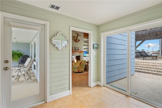 230 12th St S, Port Aransas, TX 78373