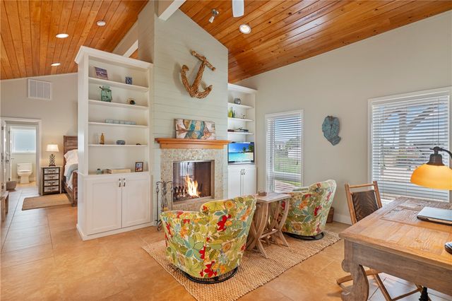 230 12th St S, Port Aransas, TX 78373