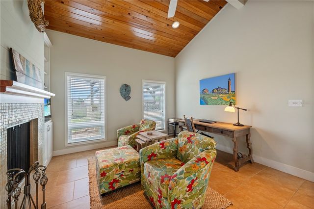 230 12th St S, Port Aransas, TX 78373