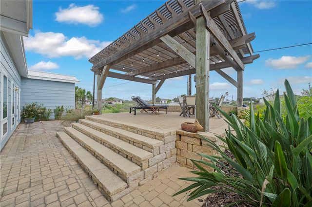 230 12th St S, Port Aransas, TX 78373
