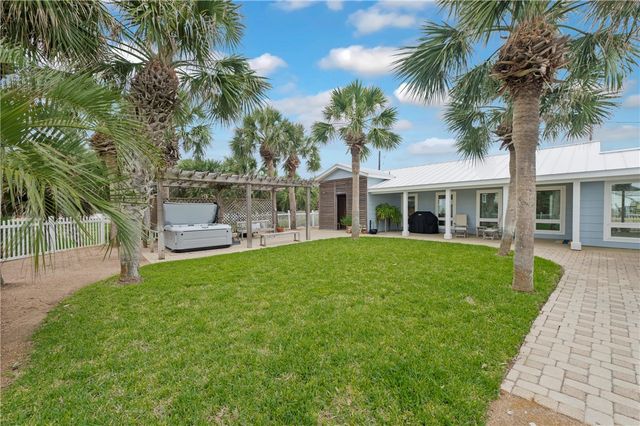 230 12th St S, Port Aransas, TX 78373
