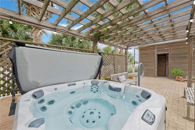 230 12th St S, Port Aransas, TX 78373