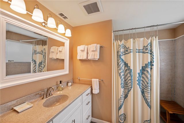 230 12th St S, Port Aransas, TX 78373