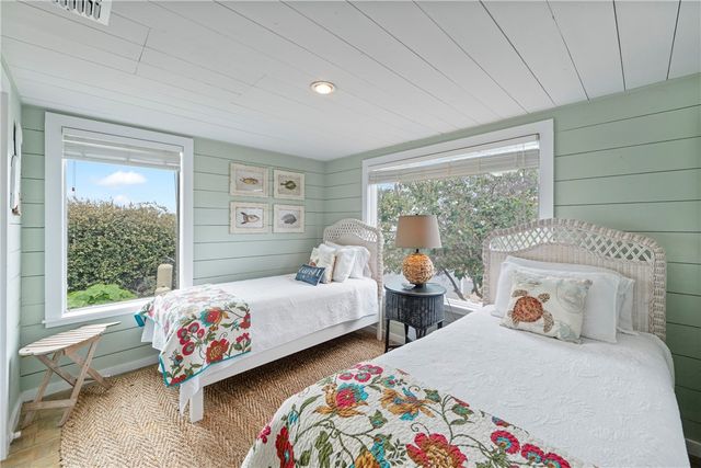 230 12th St S, Port Aransas, TX 78373