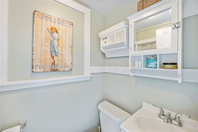 230 12th St S, Port Aransas, TX 78373