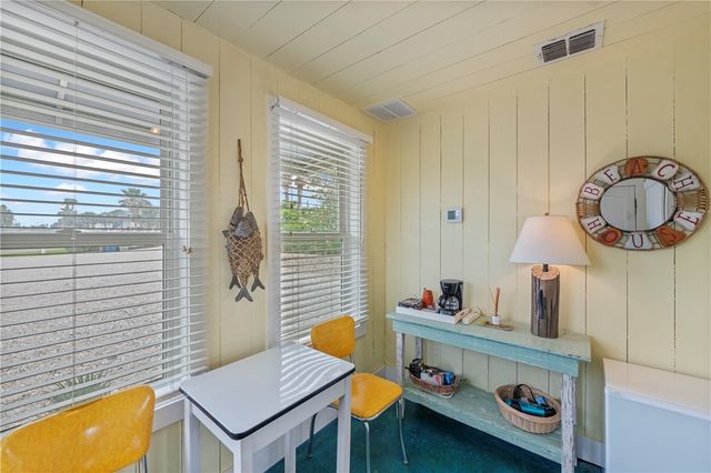 230 12th St S, Port Aransas, TX 78373