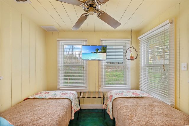 230 12th St S, Port Aransas, TX 78373