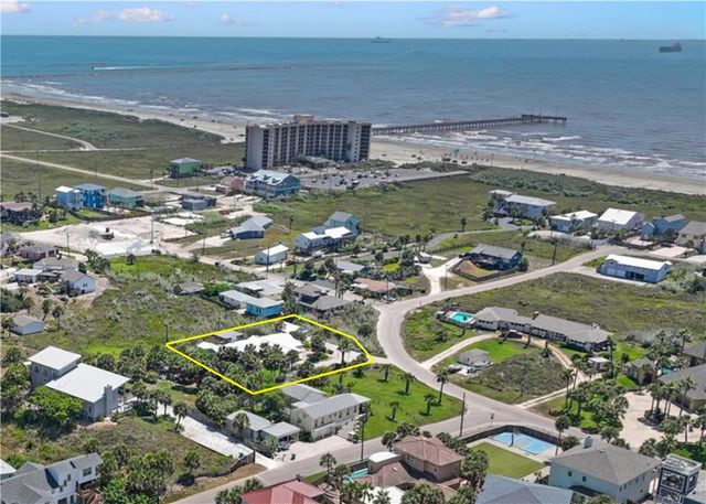 230 12th St S, Port Aransas, TX 78373
