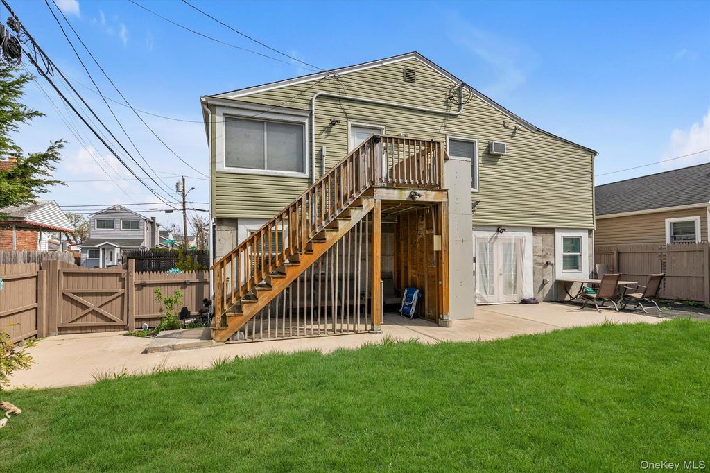 27 Edwin Court, East Rockaway, NY 11518