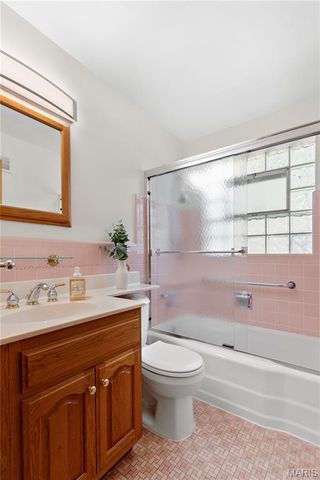 8718 Glenwood Drive, Crestwood, MO 63126