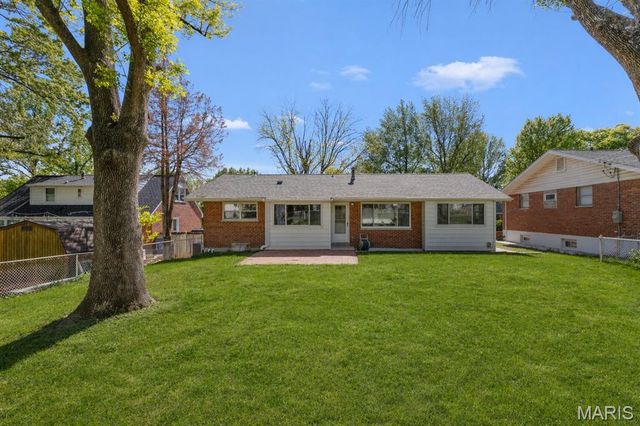 8718 Glenwood Drive, Crestwood, MO 63126
