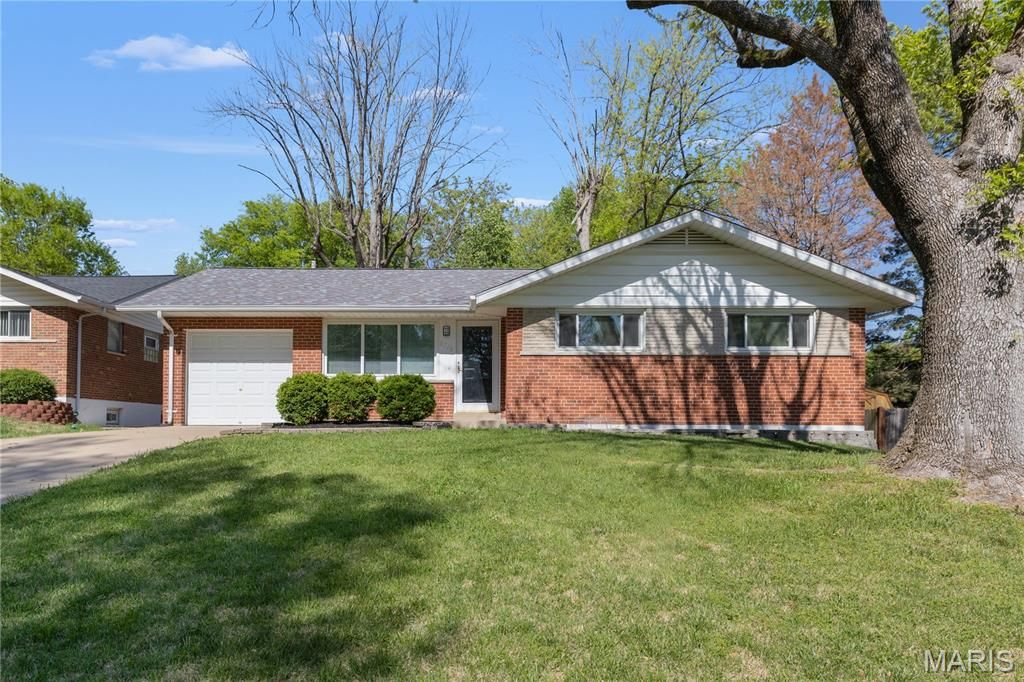 8718 Glenwood Drive, Crestwood, MO 63126