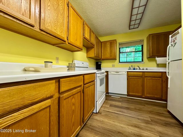 796 Lake Forest Ln, Westview, KY 40178