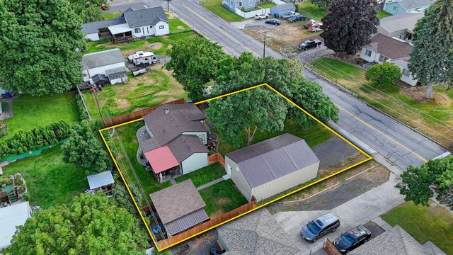 3302 N Vista Rd, Millwood, WA 99212