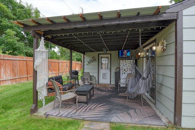 3302 N Vista Rd, Millwood, WA 99212