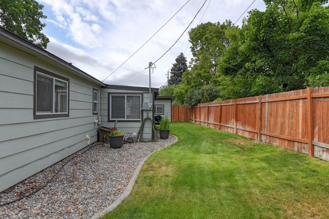 3302 N Vista Rd, Millwood, WA 99212