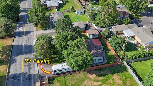 3302 N Vista Rd, Millwood, WA 99212