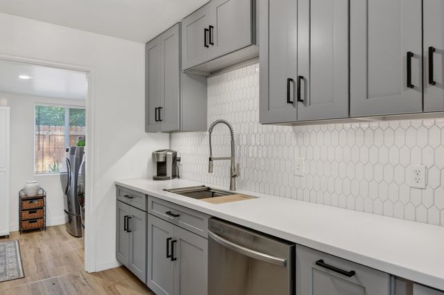 3302 N Vista Rd, Millwood, WA 99212