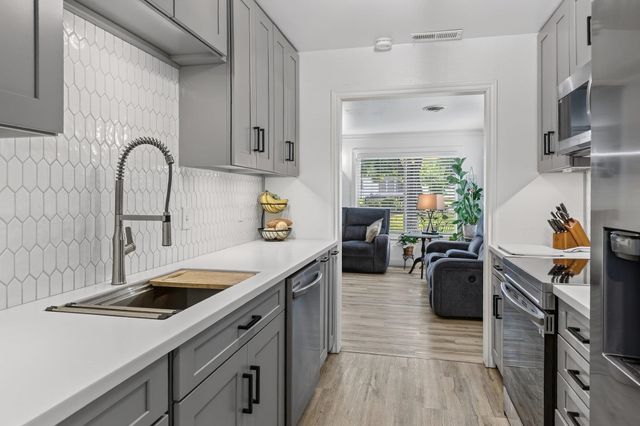 3302 N Vista Rd, Millwood, WA 99212