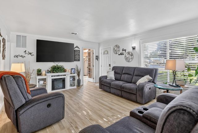 3302 N Vista Rd, Millwood, WA 99212