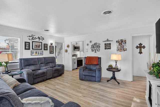 3302 N Vista Rd, Millwood, WA 99212