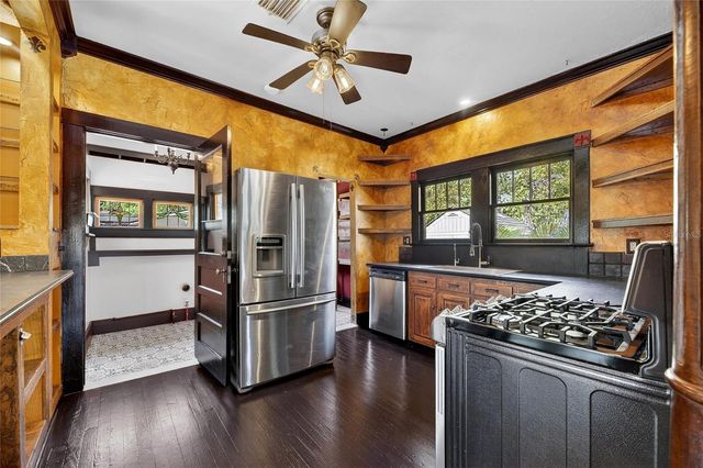 810 W RIVER HEIGHTS AVENUE, Tampa, FL 33603