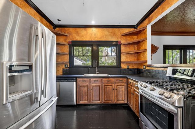 810 W RIVER HEIGHTS AVENUE, Tampa, FL 33603