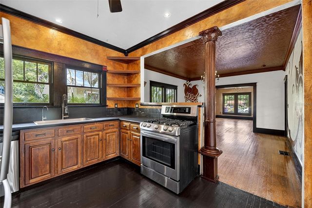 810 W RIVER HEIGHTS AVENUE, Tampa, FL 33603