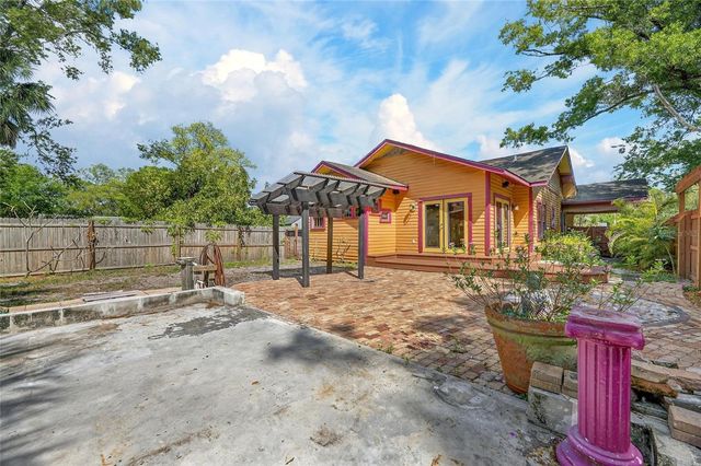 810 W RIVER HEIGHTS AVENUE, Tampa, FL 33603