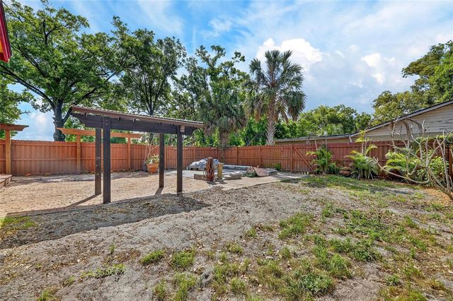 810 W RIVER HEIGHTS AVENUE, Tampa, FL 33603