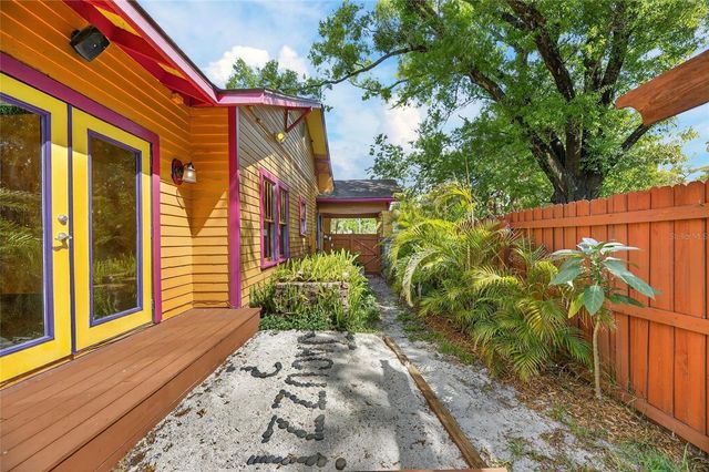 810 W RIVER HEIGHTS AVENUE, Tampa, FL 33603