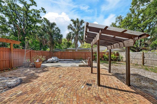 810 W RIVER HEIGHTS AVENUE, Tampa, FL 33603