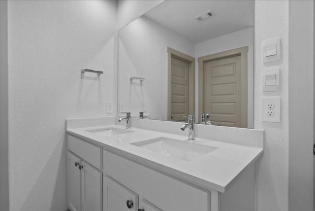 635 Hidden Brook Drive, Baytown, TX 77523