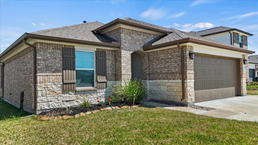 635 Hidden Brook Drive, Baytown, TX 77523