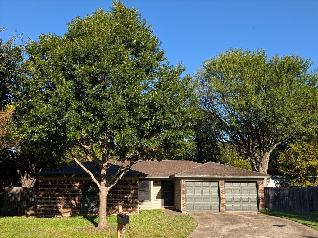 1104 Thistle Court, Benbrook, TX 76126