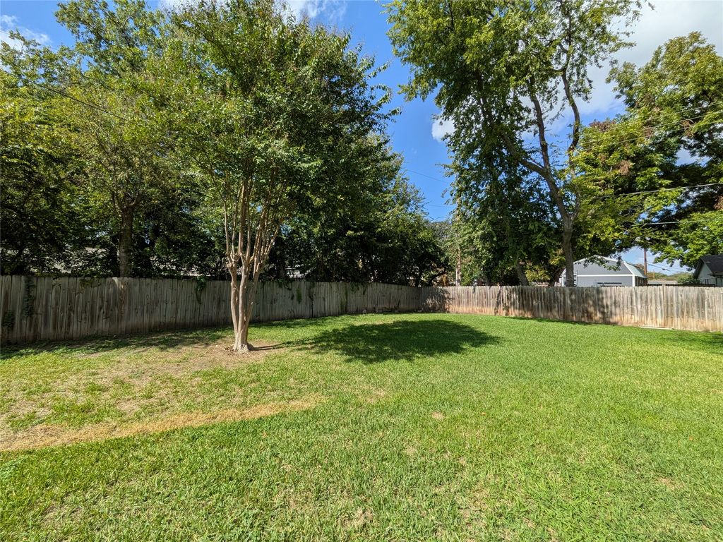 1104 Thistle Court, Benbrook, TX 76126 — photo 4