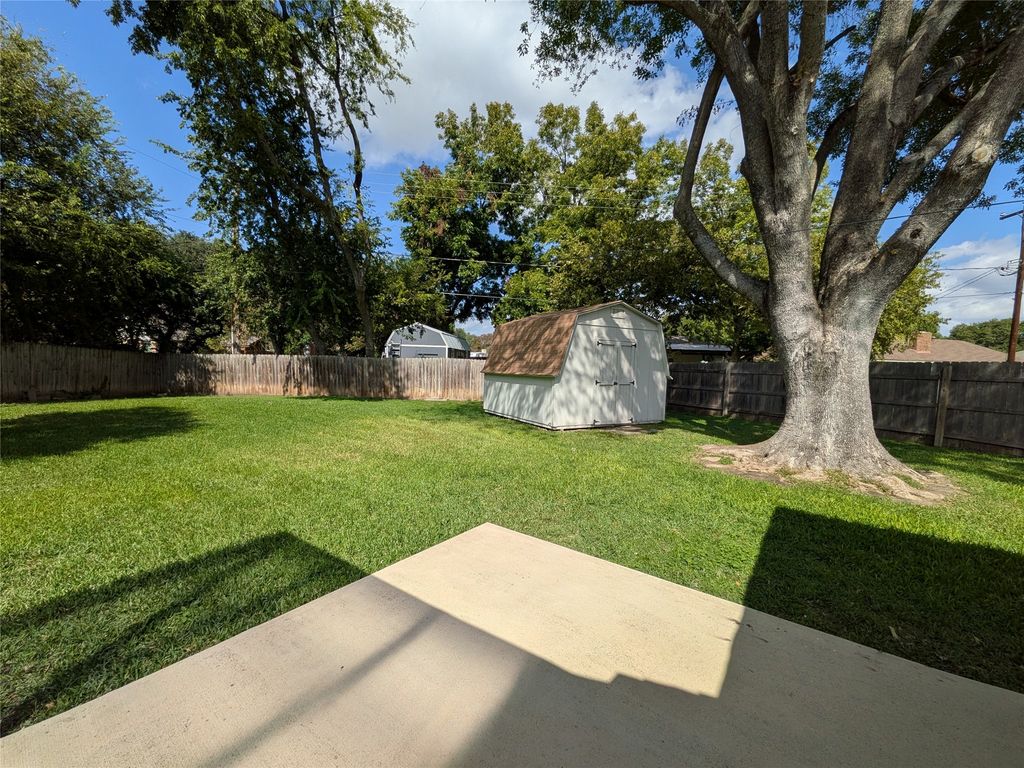 1104 Thistle Court, Benbrook, TX 76126 — photo 5