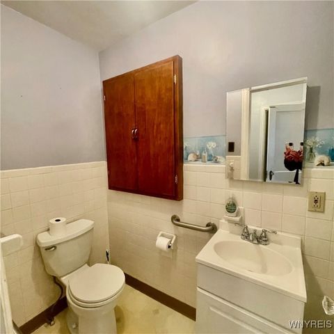 82 Onondaga Ave, West Seneca, NY 14220